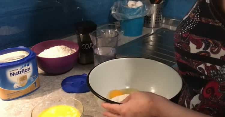 Um aus einer Babymischung Kekse zu machen, mischen Sie die Zutaten