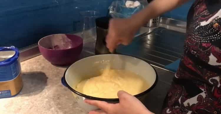 За да направите бисквитки от бебешка формула, добавете масло