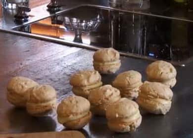 Αμύγδαλο μπισκότα αλεύρι σύμφωνα με μια συνταγή βήμα προς βήμα με φωτογραφία