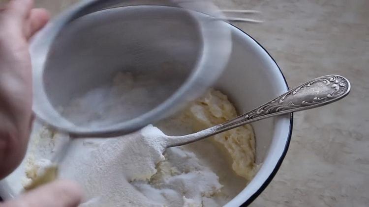 За да направите бисквитки с оризово брашно, добавете брашно