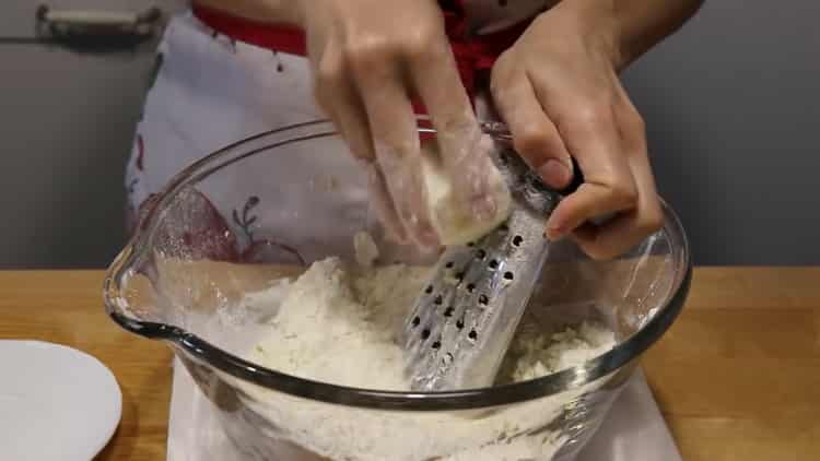 Um Kekse aus Blätterteig zuzubereiten, bereiten Sie die Zutaten vor
