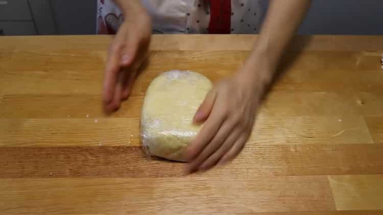 За да направите качапури с бутер тесто, сложете тестото в хладилника
