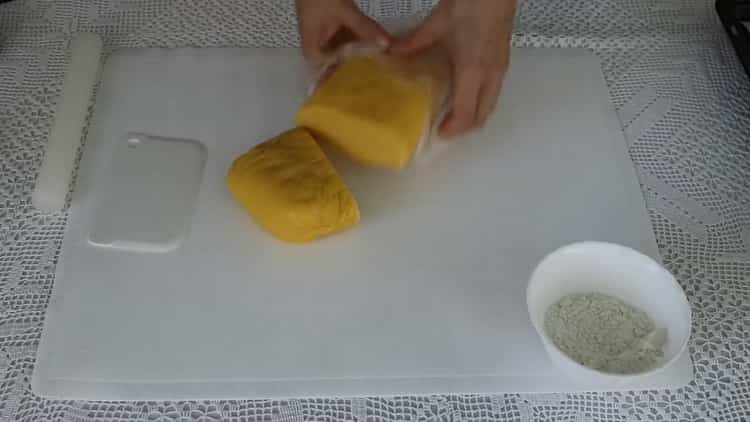 За да направите бисквитки за минута, разделете тестото