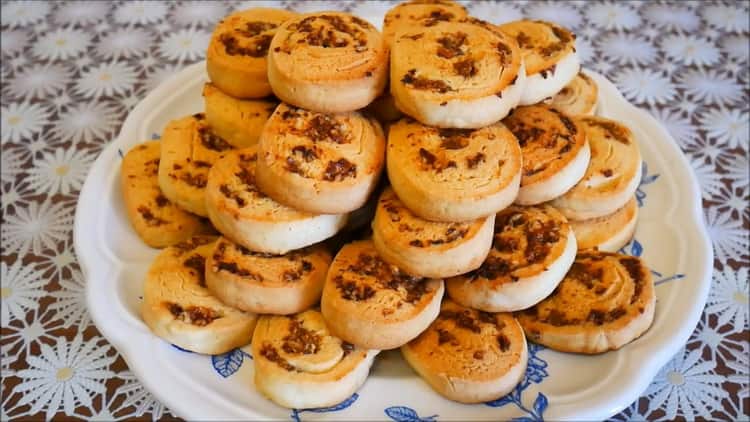 Μπισκότα σε κρόκους σύμφωνα με μια συνταγή βήμα προς βήμα με φωτογραφία