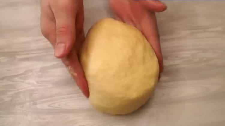 Um Kekse auf Kefir zu machen, kneten Sie den Teig
