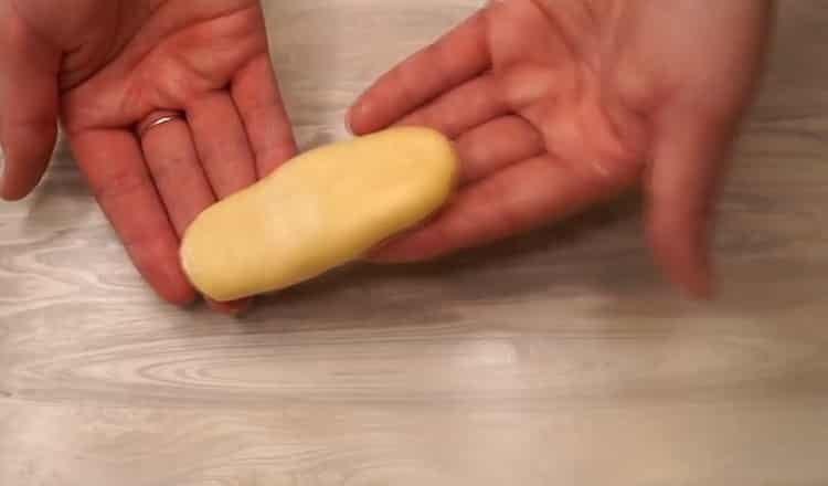 Per preparare i biscotti al kefir, modellare l'impasto