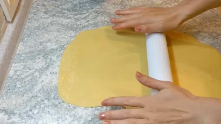 За да направите бисквитки в растително масло, разточете тестото