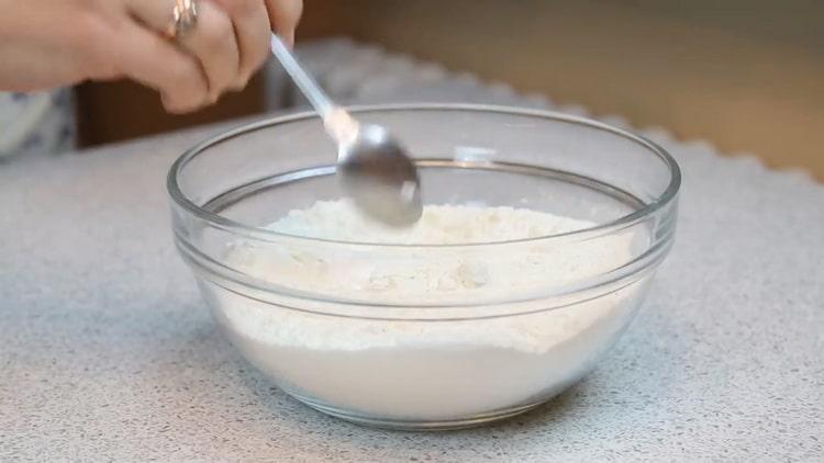 Per la preparazione di biscotti con latte condensato, preparare gli ingredienti