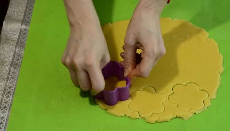 A serpenyőben sütik elkészítéséhez készítsen formát