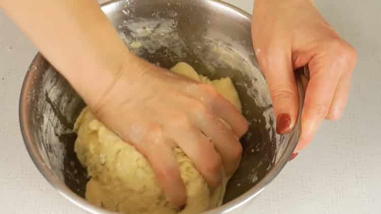 Impastare la pasta per fare i bagel