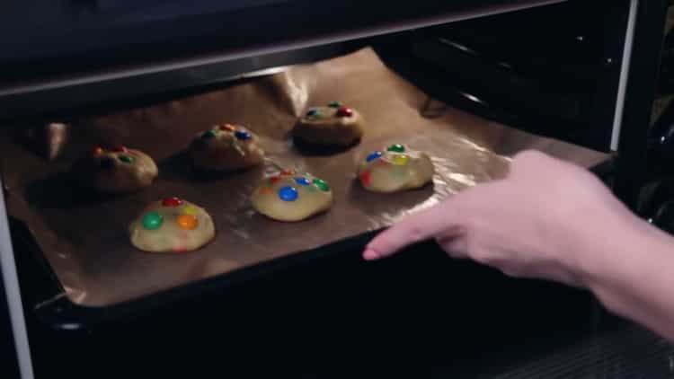 Per preparare i cookie con mmdems, prepara tutto ciò di cui hai bisogno