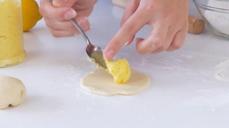Bilden Sie ein Produkt, um Kekse mit Füllung zu machen