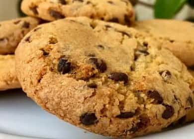 Soubory cookie s čokoládovými kousky podle postupného receptu s fotografií