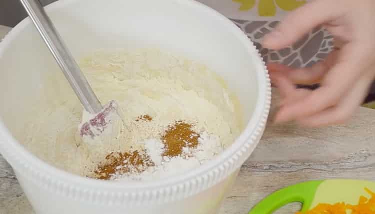 Pag-ayos ng harina sa isang kalabasa na pie recipe