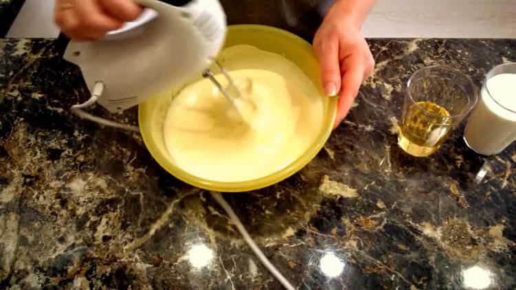 Per fare una torta di marmellata veloce, aggiungi il burro all'impasto
