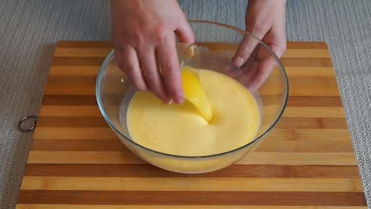 Fügen Sie Butter hinzu, um Pilzkuchen im Ofen zu machen