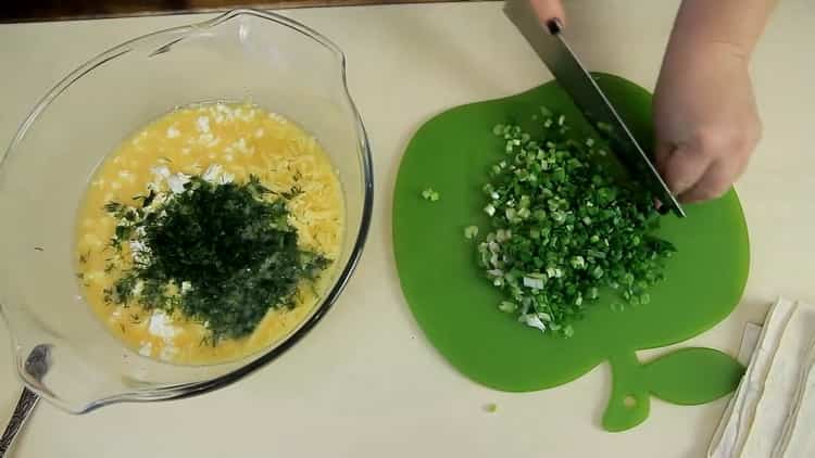 Chcete-li připravit lavashové koláče, nasekejte zelení