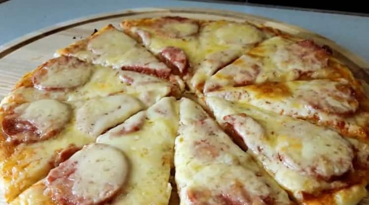 Wie man leckere Pizza auf Kefir im Ofen kocht