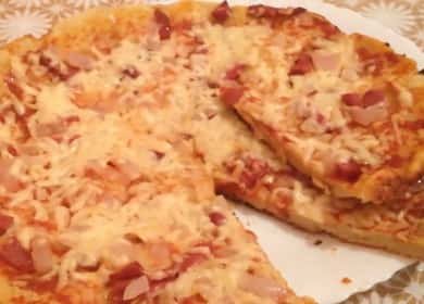 Hogyan lehet megtanulni, hogyan kell főzni finom pizzát tejfölben és majonézzel egy serpenyőben