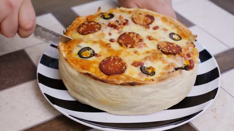 Pizza piirakka: askel askeleelta resepti valokuvilla