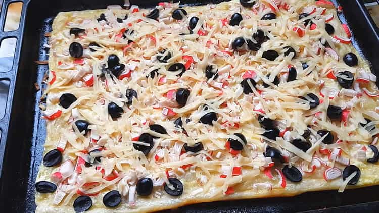 pica su krabų lazdelėmis paruošta