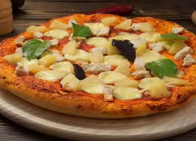 Πίτσα με κοτόπουλο και ανανά: μια συνταγή βήμα προς βήμα με φωτογραφίες