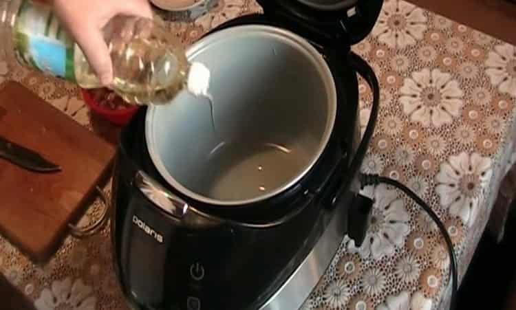 لإعداد بيلاف في طباخ بطيء بولاريس ، تحضير الزيت