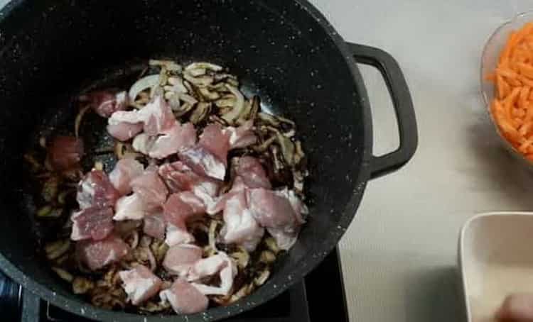 لطهي بيلاف لحم الخنزير وفق وصفة بسيطة مع صورة ، قلي اللحم