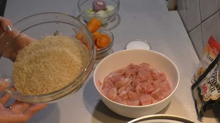 Chcete-li připravit pilaf s kuřetem v kotli, připravte ingredience