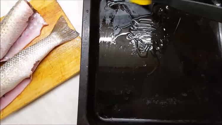 Per preparare un cuscinetto nel forno, ingrassare lo stampo