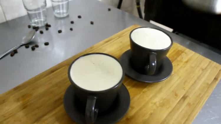 raff καφές, που παρασκευάζεται σύμφωνα με μια απλή συνταγή είναι έτοιμη