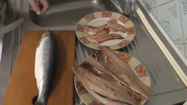 Para sa salting herring, ihanda ang mga sangkap