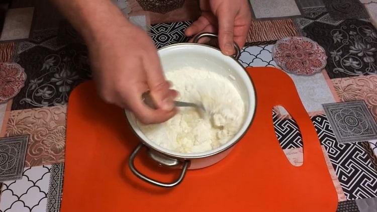 За да направите риба в тестото, добавете брашно към тестото.