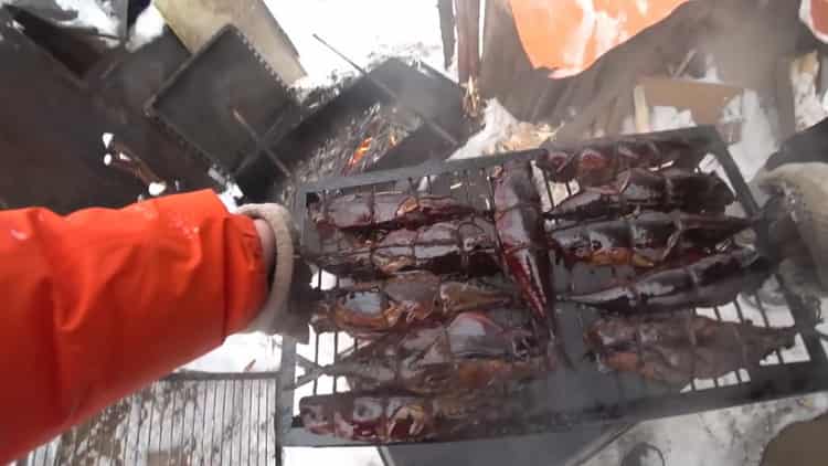 Wie lernt man, wie man leckeren heißgeräucherten Fisch kocht?