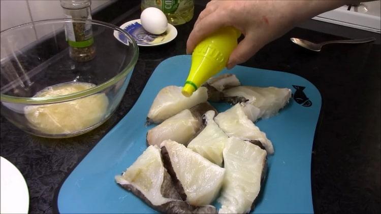 Per una deliziosa cucina di pesce gatto pesce, tagliare il pesce