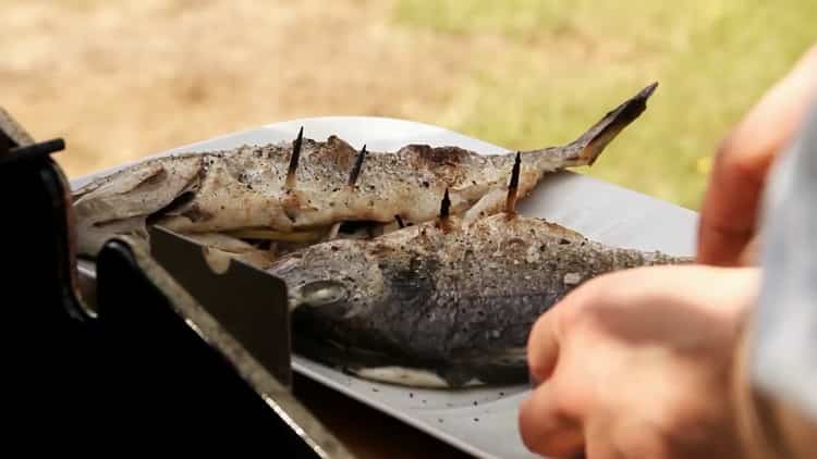 il pesce grigliato è pronto