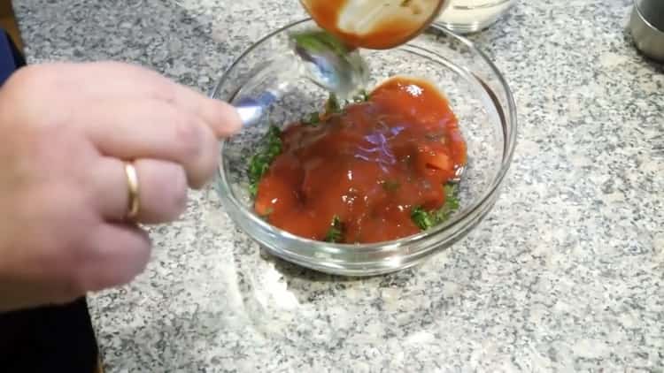 Per cucinare il pesce nei pomodori greci del passassage