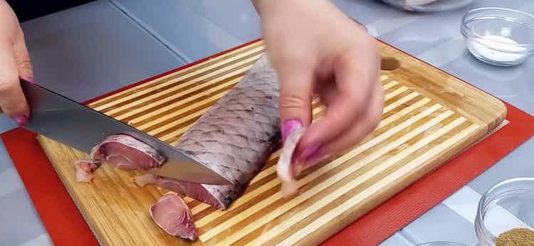 Podle receptu na vaření ryb připravte ingredience