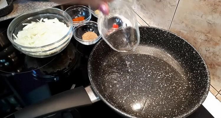 Σύμφωνα με τη συνταγή για το ψήσιμο των ψαριών hehe, ζεσταίνετε το τηγάνι