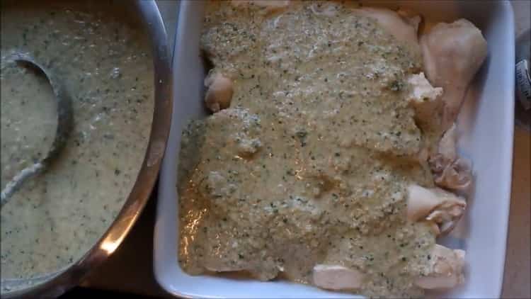 Ízletes grúz csirke satsivi készen áll
