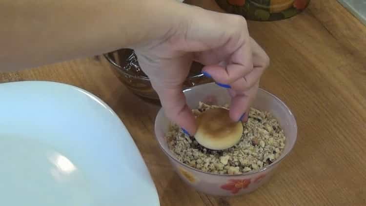Vaj kekszek készítéséhez készítse el a dióféléket