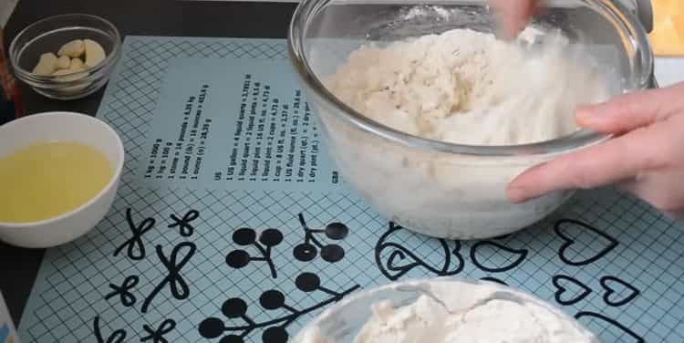 A dagestan khinkal készítéséhez gyúrjuk meg a tésztát