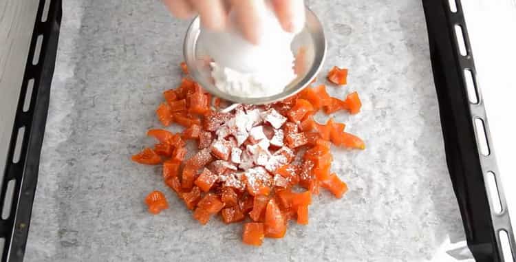 Για να φτιάξετε ζαχαρωμένα φρούτα κολοκύθας στο σπίτι, προετοιμάστε τη σκόνη ζάχαρης