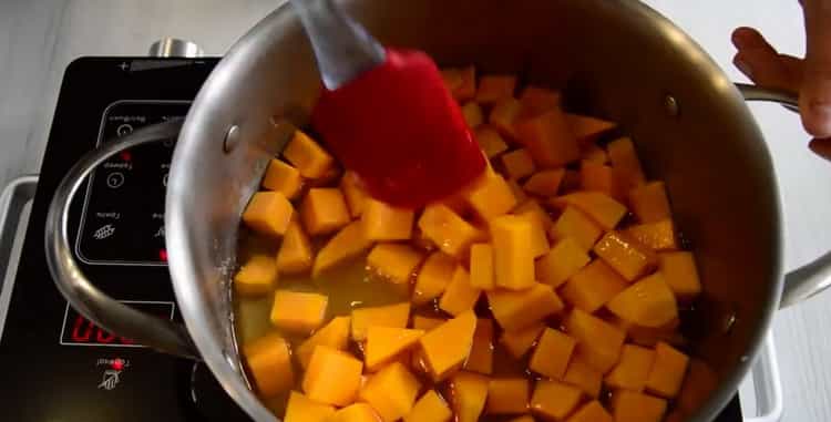 За да приготвите тиквени захаросани плодове у дома, подгответе съставките