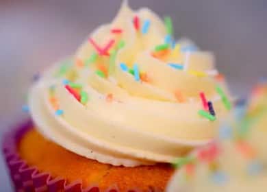 Cupcakes otthon egy lépésről lépésre egy fényképpel készített recept szerint