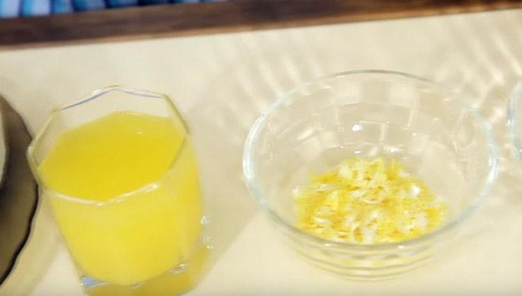 Για τη μαρινάδα θα χρειαστείτε χυμό πορτοκαλιού και ξύσμα λεμονιού.
