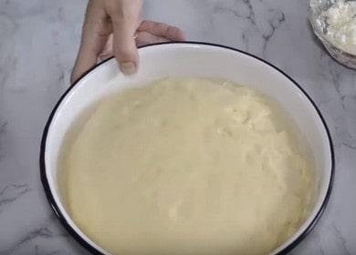 Jak se naučit, jak vařit chutné kvasnicové těsto na koláče v troubě