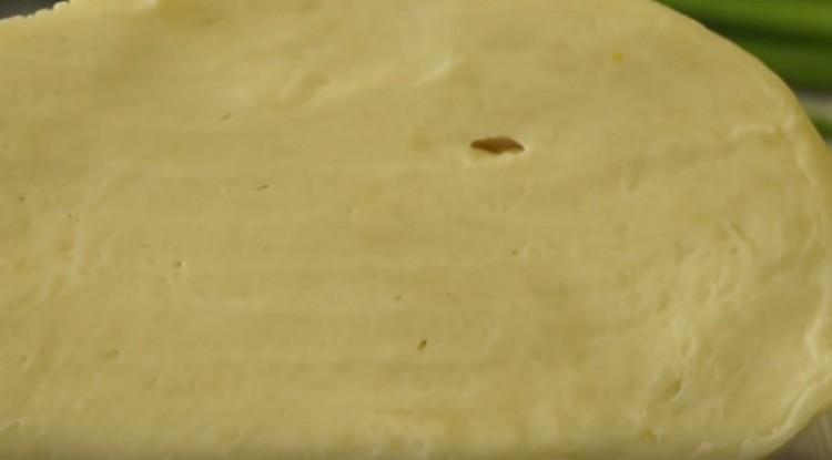 Както можете да видите, всъщност омесването на хубаво тесто за крема за кнедли с картофи не е толкова трудно.