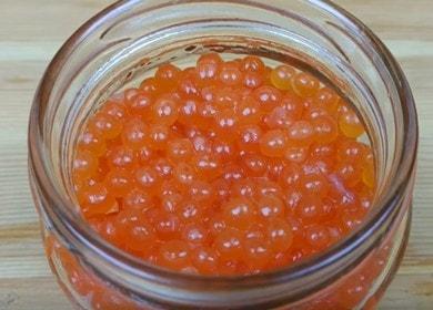 Paano mag-asin ng salmon caviar sa bahay