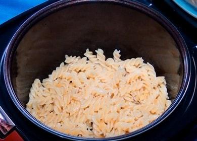 Tutto su come cucinare correttamente la pasta in una pentola a cottura lenta: una ricetta passo-passo con una foto.